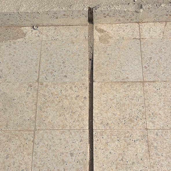 عدم استكمال اعمال فواصل التمدد