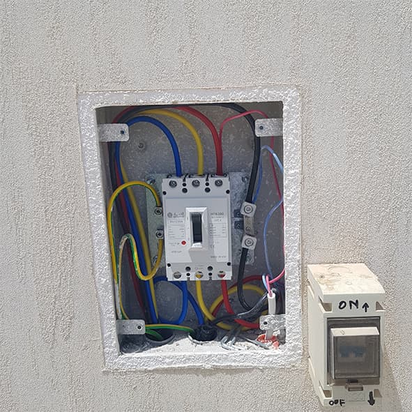 توصيل خاطىء مباشر من القاطع الرئيسي