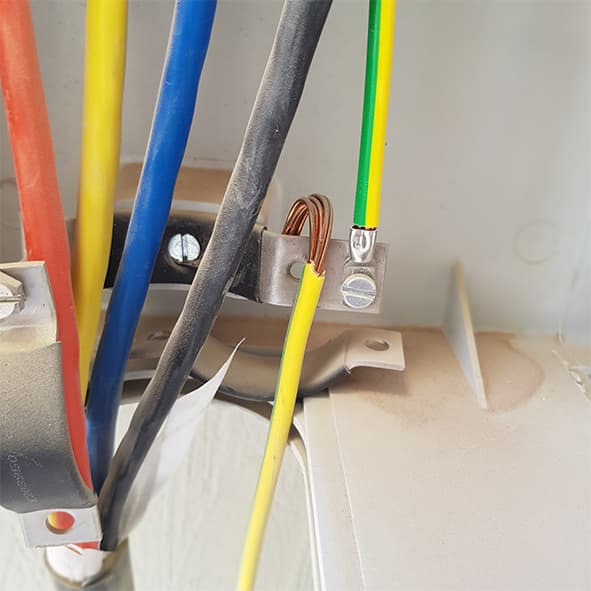 سلك بدون استخدام راس الكيبل لتثبيت محكم