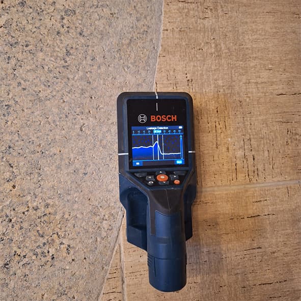 مستوى رطوبة اسفل البلاط - اعلى من المتوسط